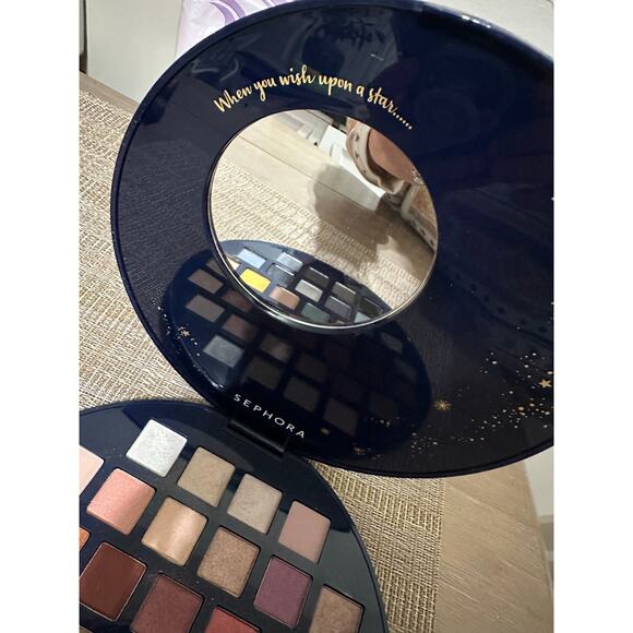 Sephora Star Catcher Eyeshadow Pallet, Kirkland Cleaning Wipes, New Applicators - Picture 3 of 6